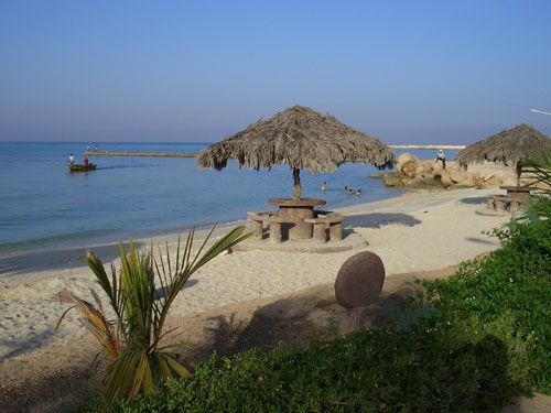 kish insel, cafe am strand: mit iran erlebnis reisen
