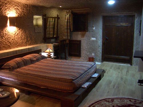 kanduvan bei tabriz, hotel laleh, zimmer gemeißelt in stein: mit iran erlebnis reisen