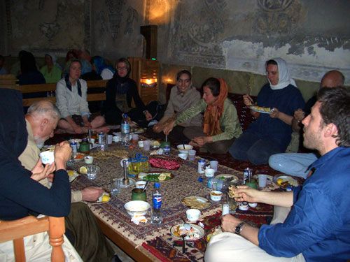 freundeskreis isfahan reise, zum abendessen in hamam
